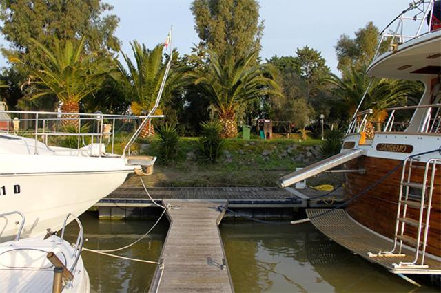 ホテルBoat And Breakfast Fiumicino - Roma オスティア・アンティカ エクステリア 写真