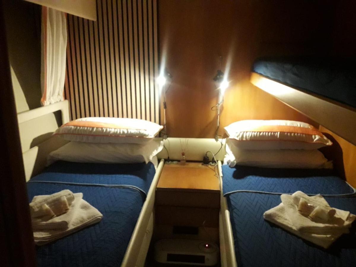 ホテルBoat And Breakfast Fiumicino - Roma オスティア・アンティカ エクステリア 写真